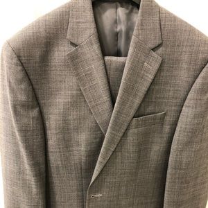 Chaps Men’s Gray Suit